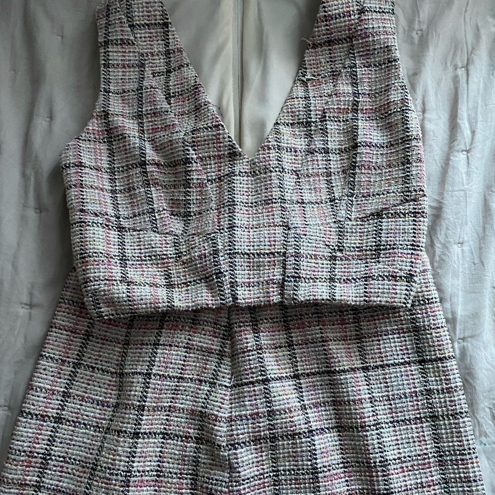 Very cute 2 piece set. It’s nice and makes ur body look great